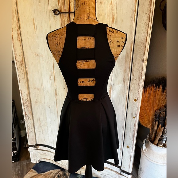 Abercrombie & Fitch little black dress - Picture 3 of 4